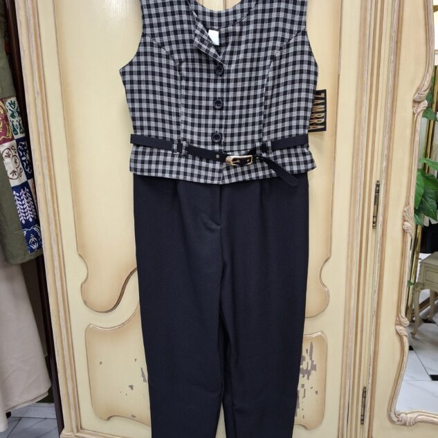 Mono cuerpo de cuadros blanco y negro