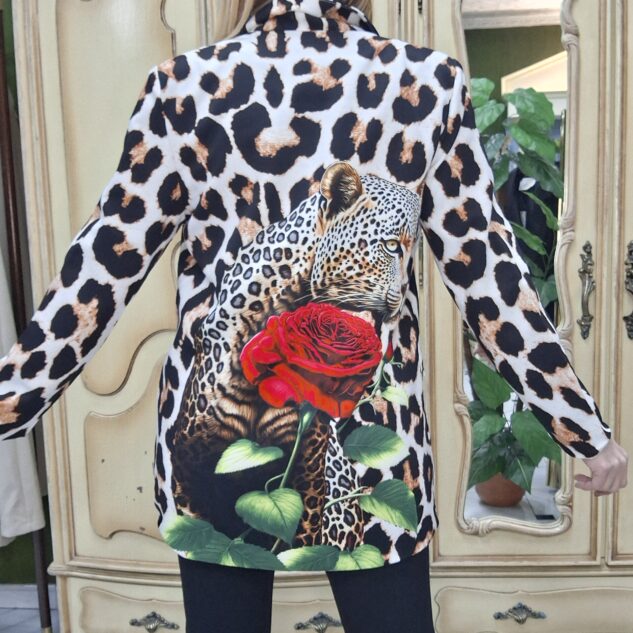 Chaqueta rosas rojas