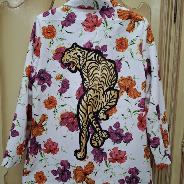 Chaqueta blanca flores leopardo