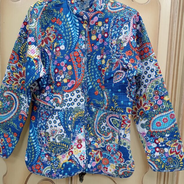 Chaqueta reversible azulona estampada