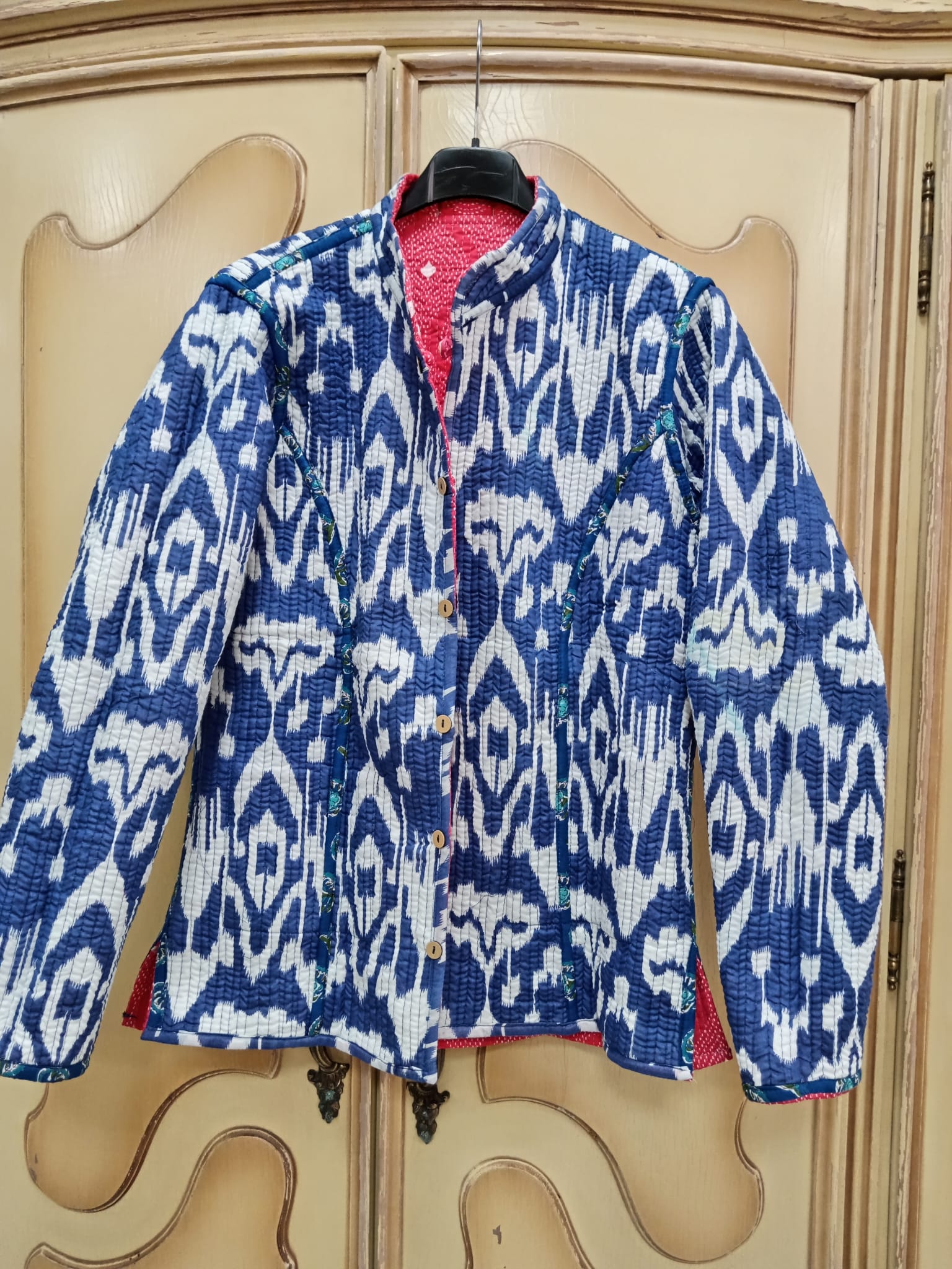 Chaqueta reversible roja ya azul marino