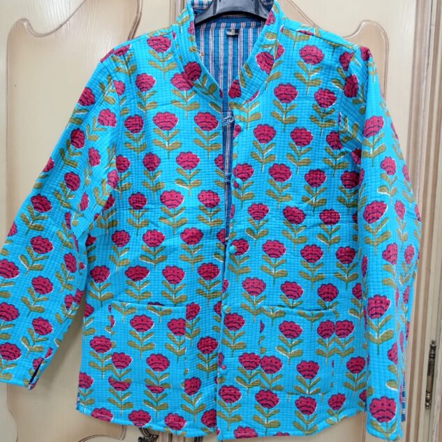 Chaqueta reversible turquesa flores rojas