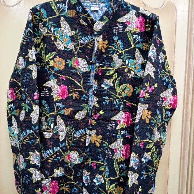 Chaqueta reversible negra flores colores