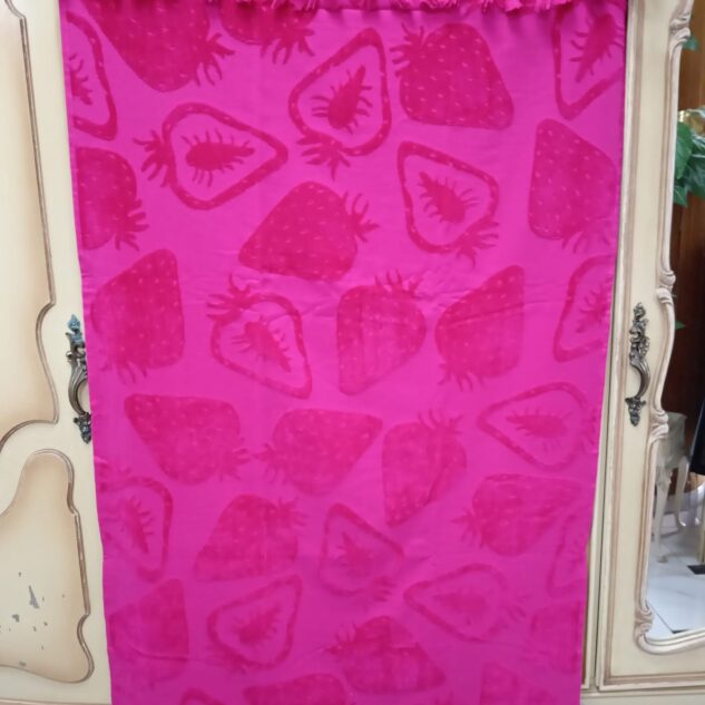 Toalla de playa fresitas