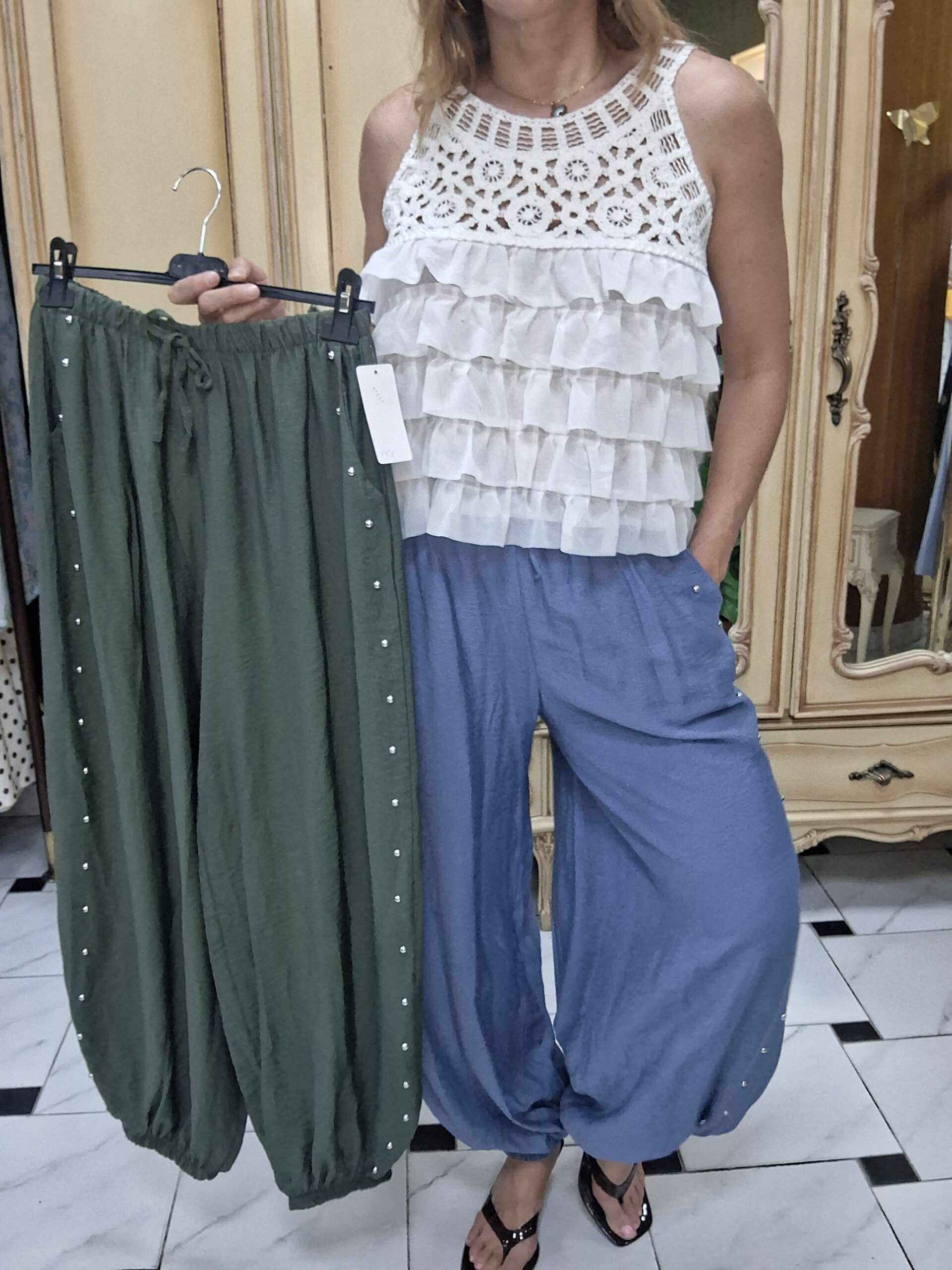 Pantalón bombacho tachuelas