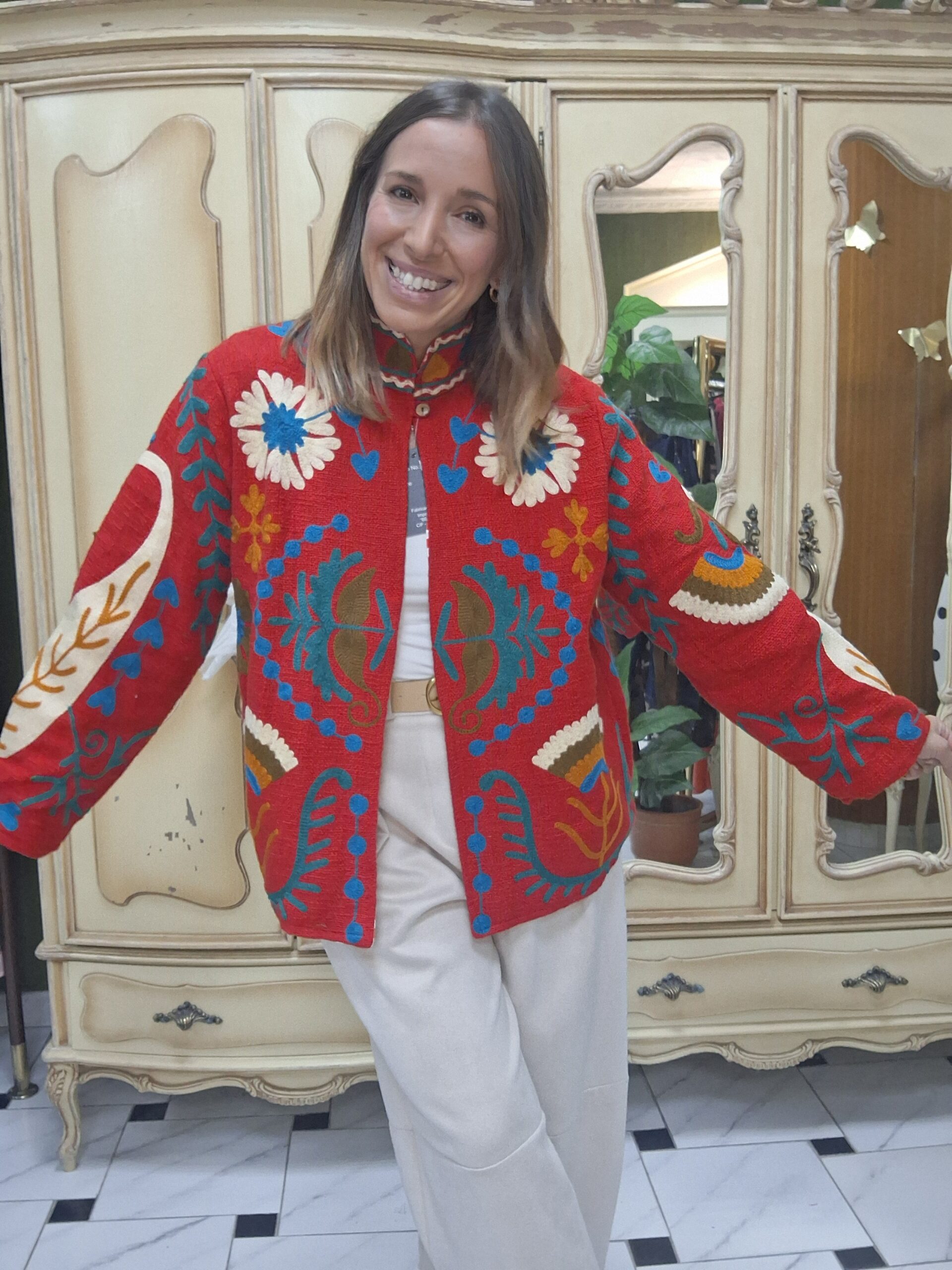 Chaqueta roja flores bordadas - Imagen 5