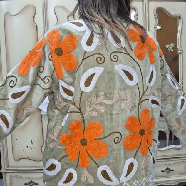 Chaqueta terciopelo bordada flores naranja