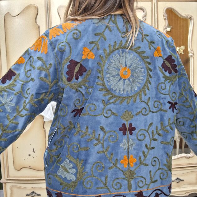 Chaqueta terciopelo bordada azul
