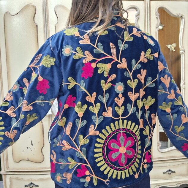 Chaqueta terciopelo bordada azul marino
