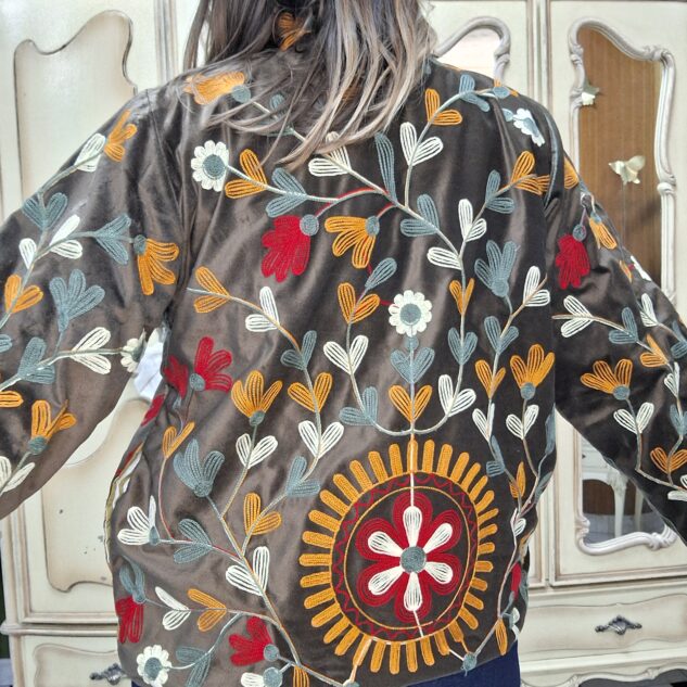 Chaqueta terciopelo bordada marrón