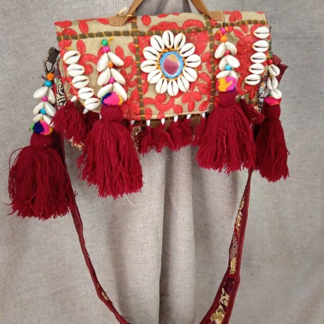 Bolso boho color burdeos